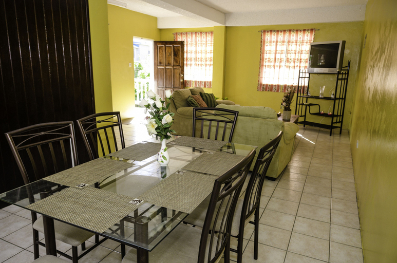 Food & Drinks, Aanola Villas