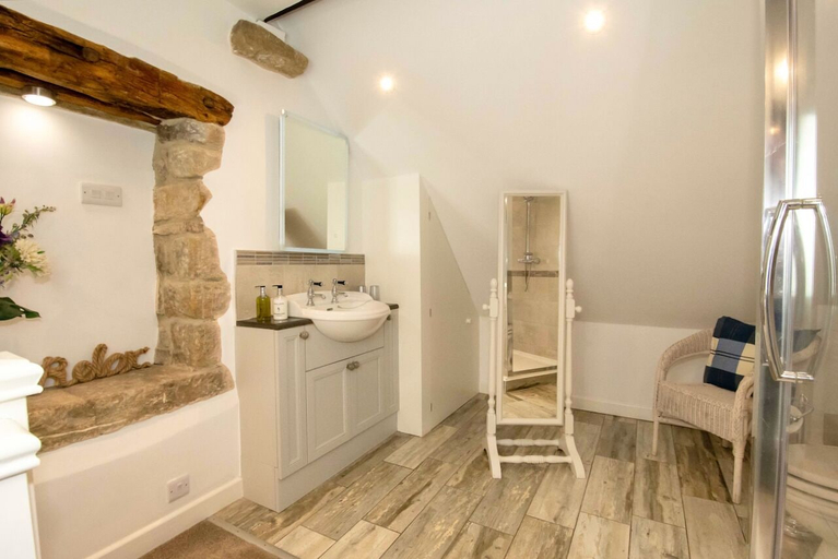 Bathroom 3, The Plough Inn, Derbyshire