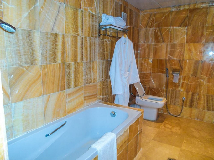 Bathroom 4, Hotel Les Zianides, Tlemcen