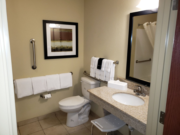 Bathroom 4, Cobblestone Inn & Suites - Holyoke, Phillips