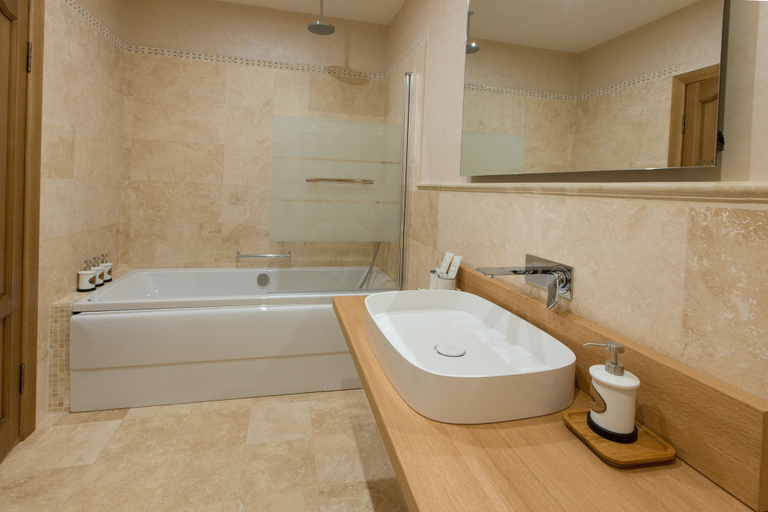 Bathroom 4, Ohotnichiy Sezony Hotel, Dobryanskiy rayon