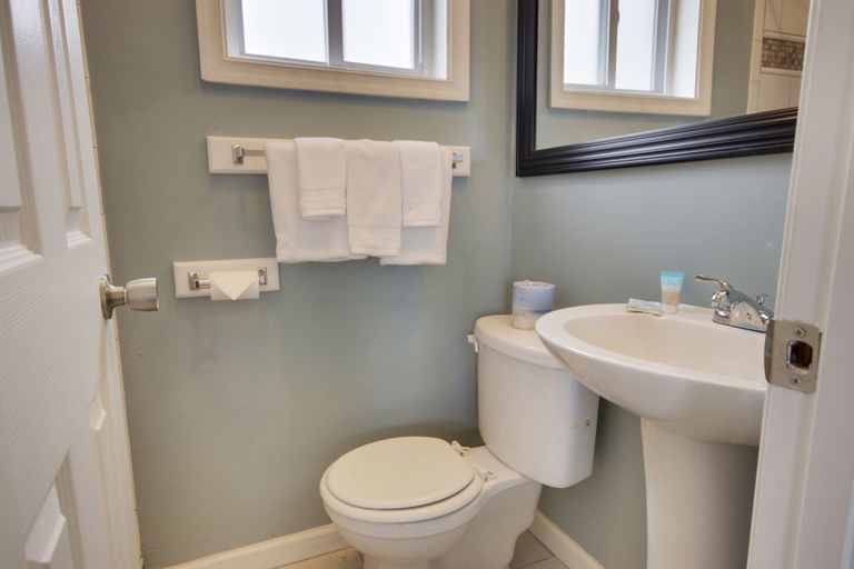 Bathroom 3, White Marlin Inn, Worcester