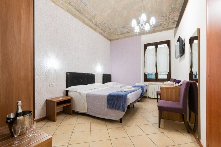 Bedroom 2, Adelaide House, Florence