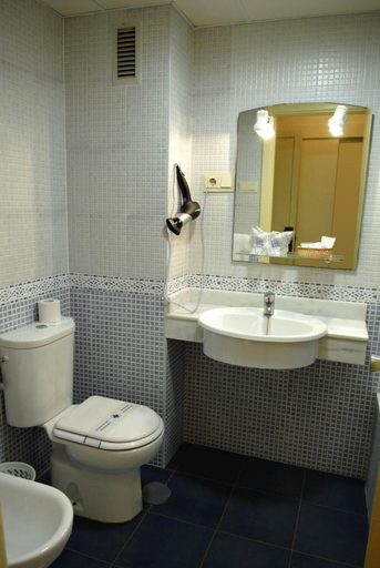 Bathroom 5, Hotel Anfora, Melilla