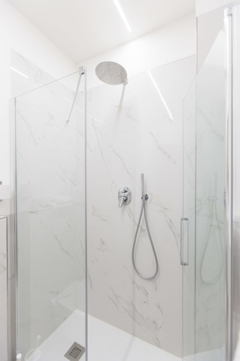 Bathroom 4, Cuneo Hotel, Cuneo