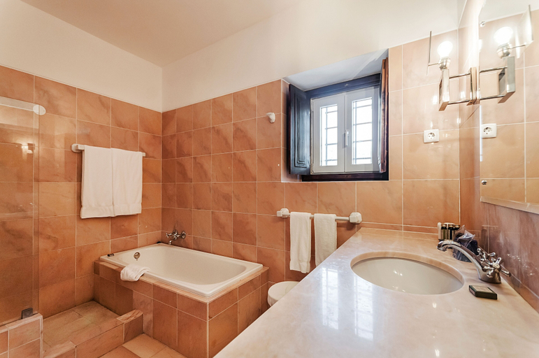 Bathroom 5, Hotel Convento de São Paulo, Redondo
