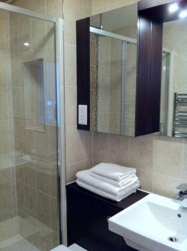 Bathroom 3, Lyall Apartment Hotel, London