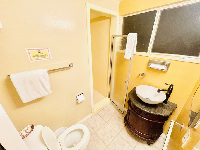 Bathroom 5, A Place in the Sun Inc, Riverside