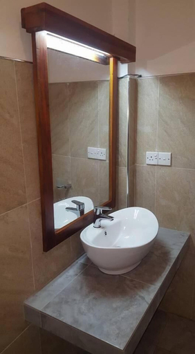 Bathroom 4, Asharo Sigiriya Villa, Dambulla