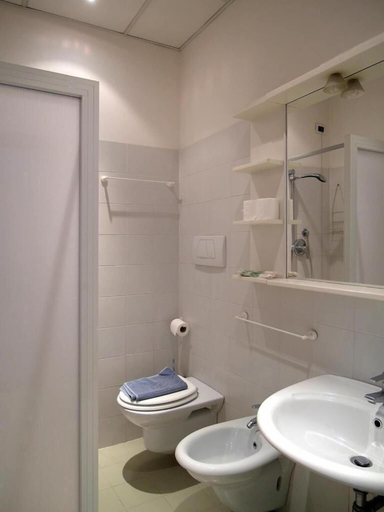 Bathroom 5, Opera Don Calabria Casa per Ferie, Roma