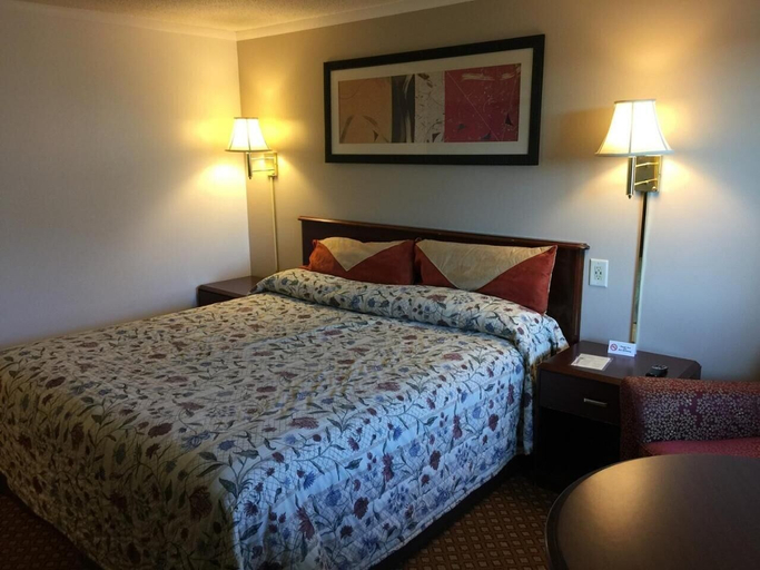 Bedroom 4, Economy Inn of Bloomington, Monroe