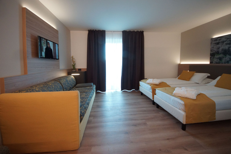 Bedroom 3, Ambassador Suite Hotel, Trento