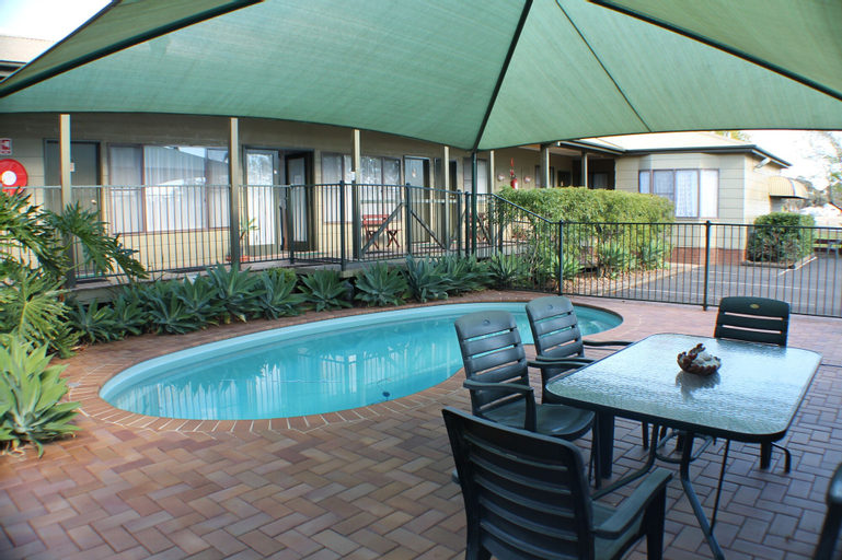 Sport & Beauty 5, Lake Forbes Motel, Forbes