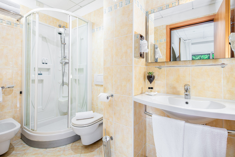 Bathroom 5, Hotel Rex, Udine