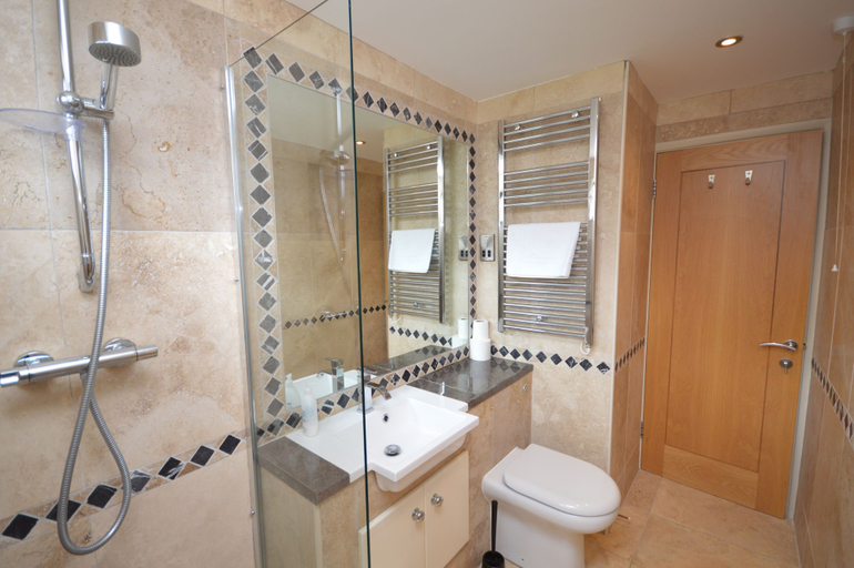 Bathroom 4, Seafront Quay West Apartments, Isle of Wight