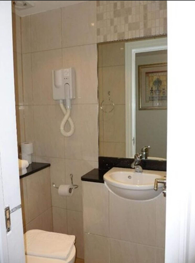 Bathroom 4, Garden View Hotel, London