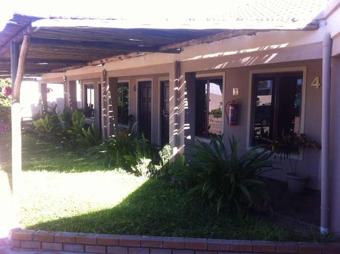 Exterior & Views 2, Khwee Sands Lodge, Lethlakane