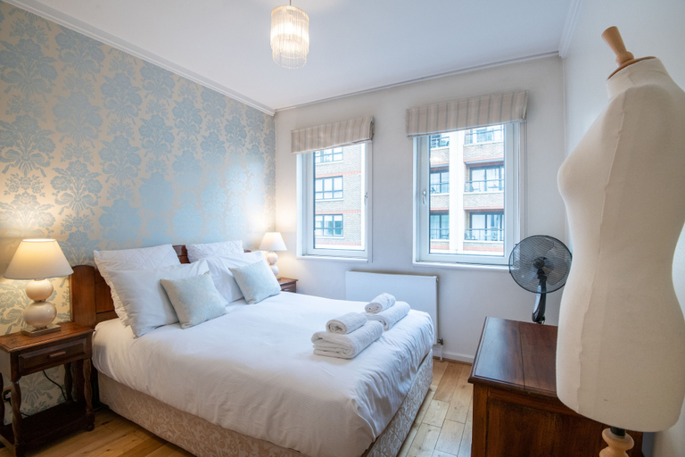 Bedroom 4, Delightful Kensington Home close to Hyde Park, London