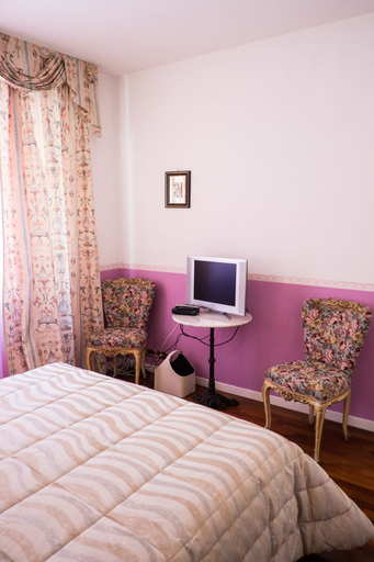 Bedroom 4, Vela Sea, Macerata