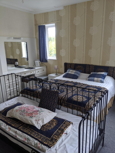 Bedroom 3, Balmoral Lodge Hotel, Sefton