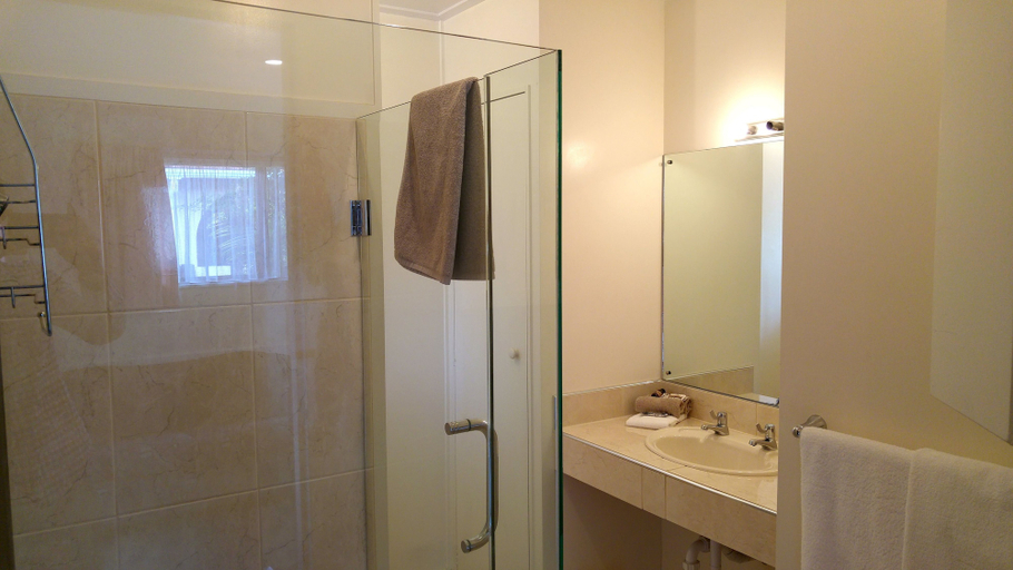 Bathroom 3, Motel Hobson's Choice, Kaipara