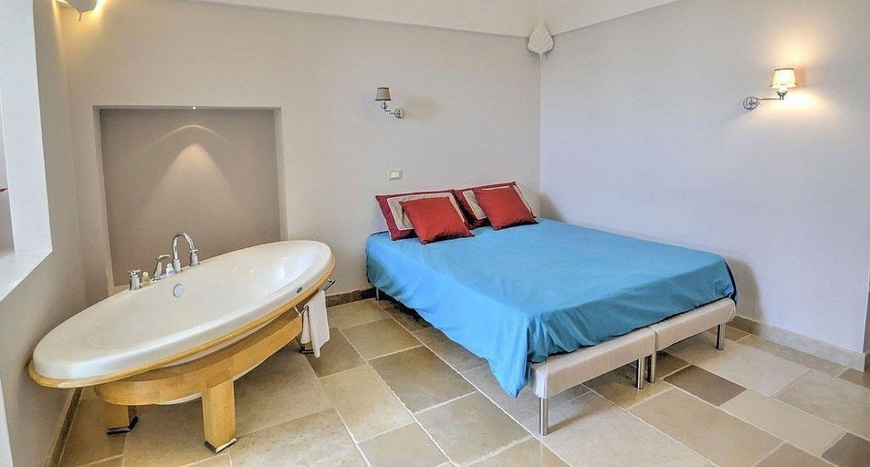 Room 4, Casa della Vecchina, Napoli