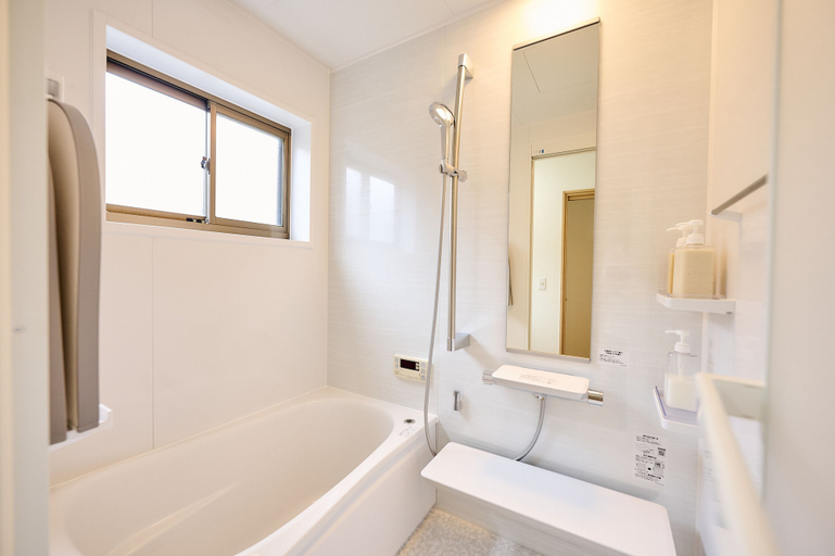 Bathroom 4, Minami-Shinagawa House by Tranova, Shinagawa