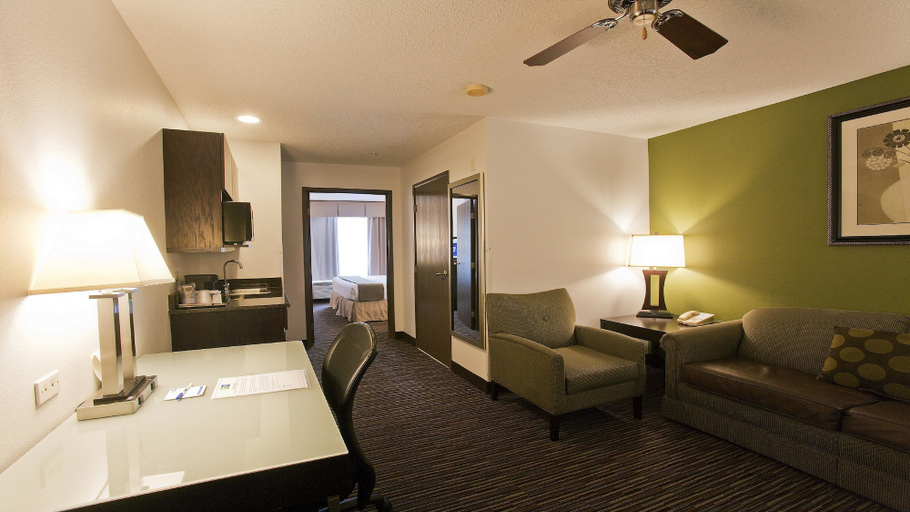 Bedroom 4, Holiday Inn Express & Suites CHICAGO-DEERFIELD/LINCOLNSHIRE by IHG, Cook