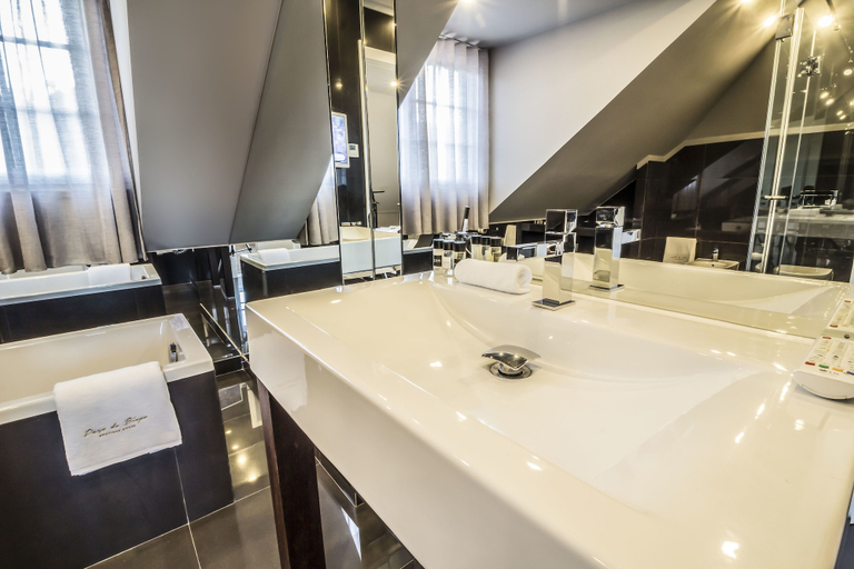 Bathroom 5, Paço do Bispo Boutique House, Cascais