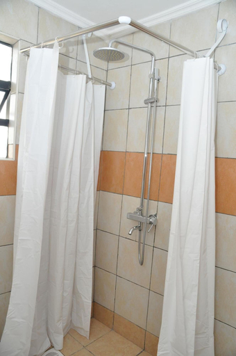 Bathroom 5, 67 Airport Hotel, Mavoko