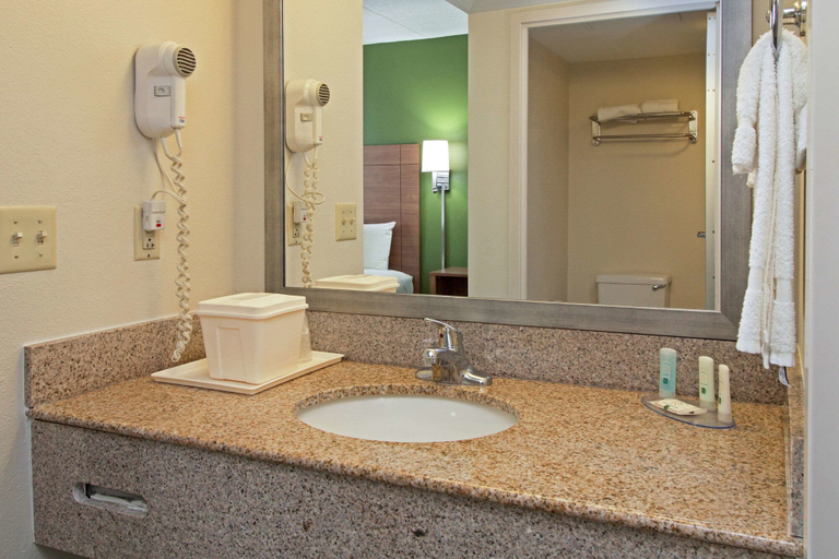 Bathroom 4, Quality Suites Lake Wright - Norfolk Airport, Norfolk