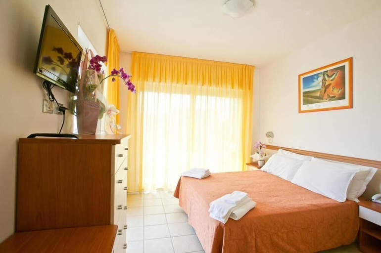 Bedroom 3, Hotel Adria Beach Club, Forli' - Cesena