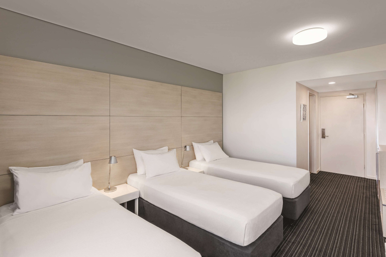 Bedroom 3, Vibe Hotel Darwin Waterfront, Darwin