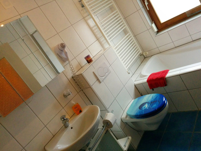 Bathroom 4, Europa Pension zum grünen Baum, Ortenaukreis
