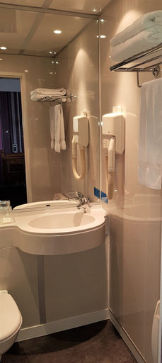 Bathroom 4, Hôtel de Champagne, Marne