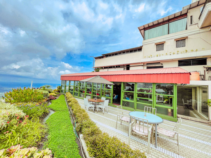 Exterior & Views 27