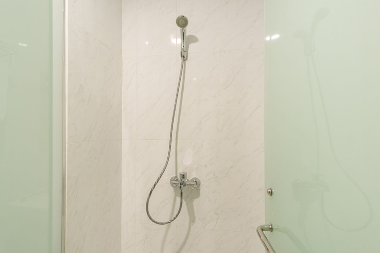 Bathroom 4, OYO 727 Merlion Hotel, Medan