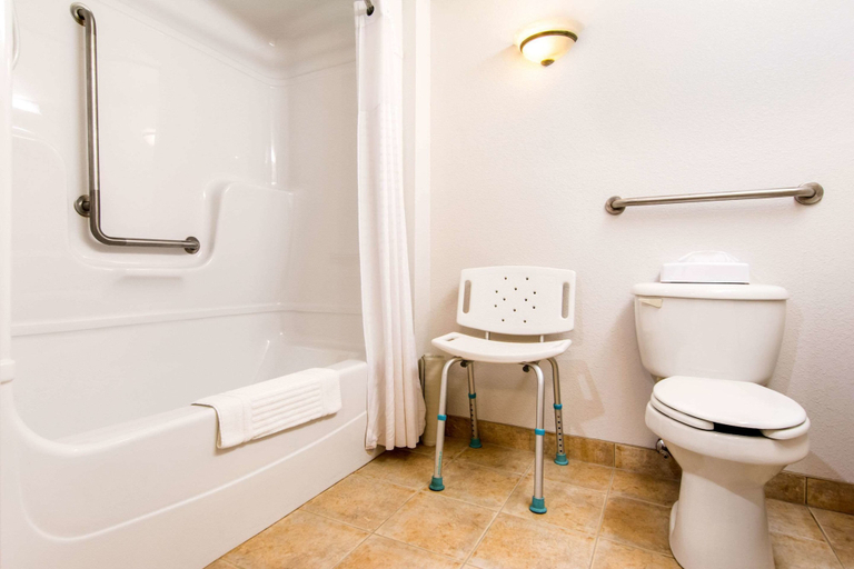 Bathroom 4, Comfort Inn & Suites Shawinigan, Le Centre-de-la-Mauricie