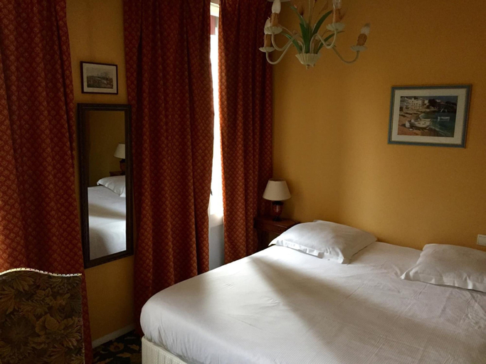 Bedroom 3, Hôtel de Normandie, Eure