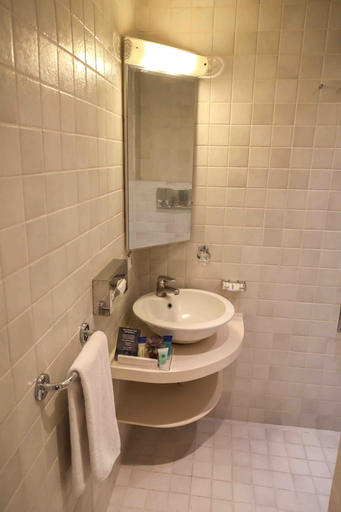Bathroom 4, Sky Suites, Beirut