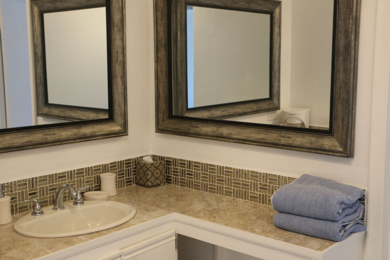 Bathroom 4, Rendezvous Bay Hotel