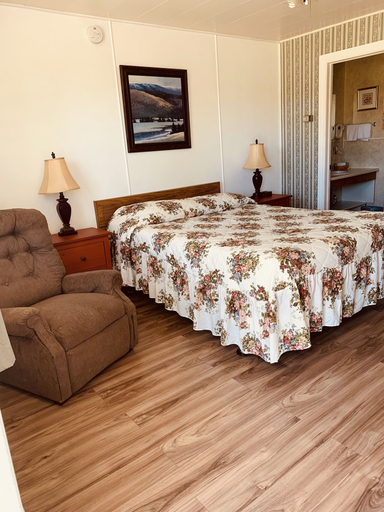 Bedroom 3, Fair Isle Motel, Queens