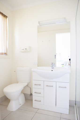 Bathroom 4, Echuca Moama Holiday Villas, Murray