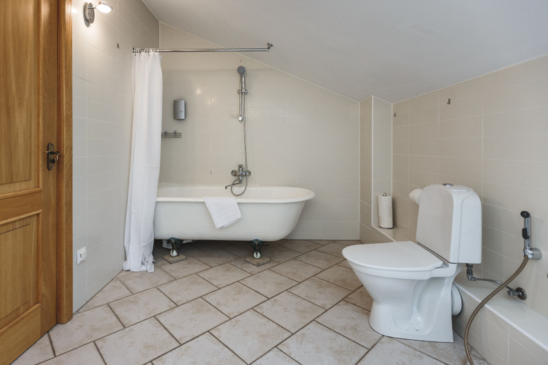 Bathroom 4, Bearsleys Archers Apartments, Riga