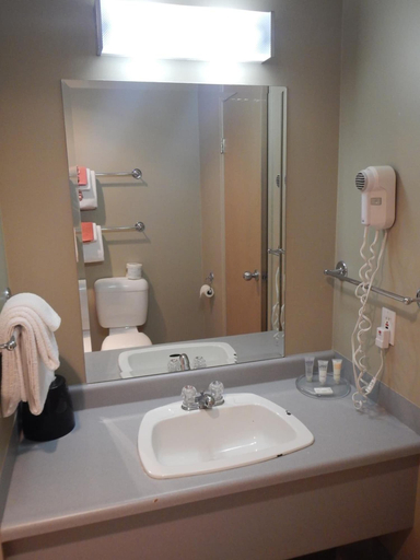 Bathroom 4, Fernie Slopeside Lodge, East Kootenay