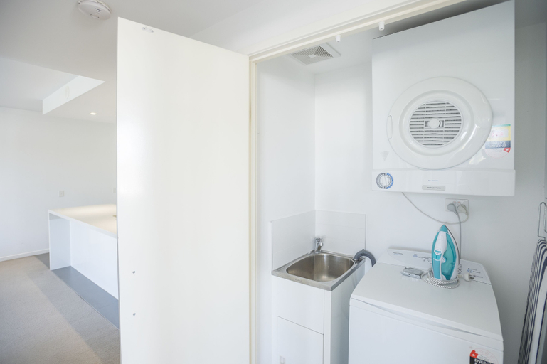 Bathroom 5, Eastwood Apartments, Brisbane