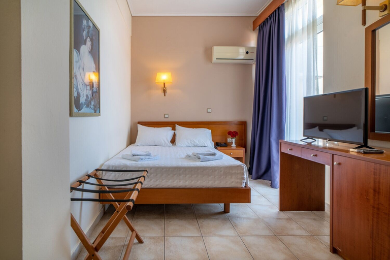 Bedroom 4, Neda Hotel, West Greece