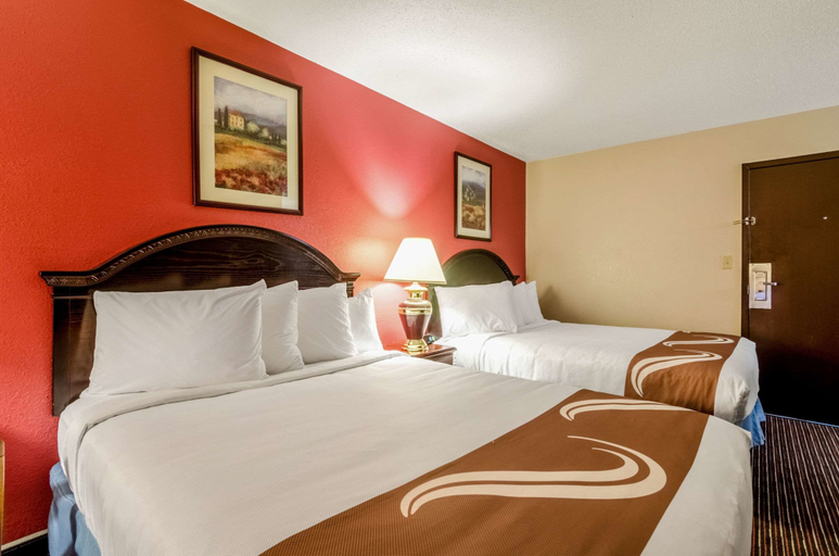 Bedroom 3, Quality Inn South, Sedgwick
