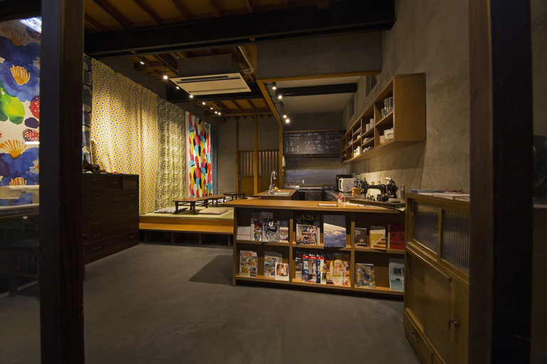 Sheena and Ippei - Hostel, Toshima