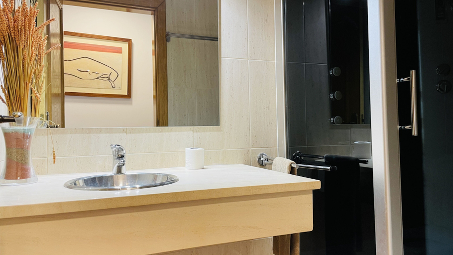 Bathroom 4, Mosqueira CIP, Albufeira